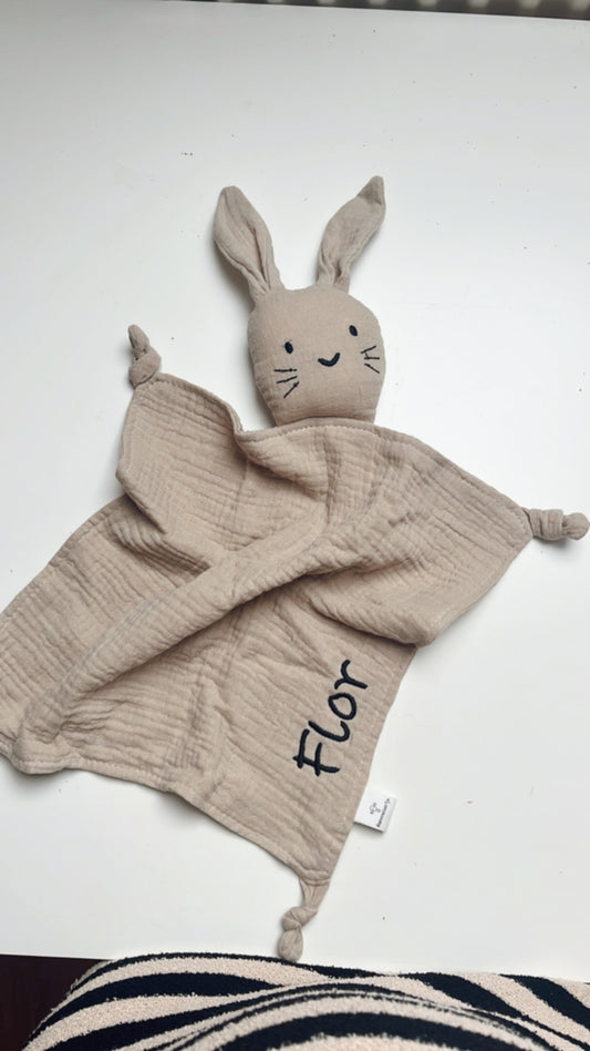 Knuffel konijn beige • Rammelaartje