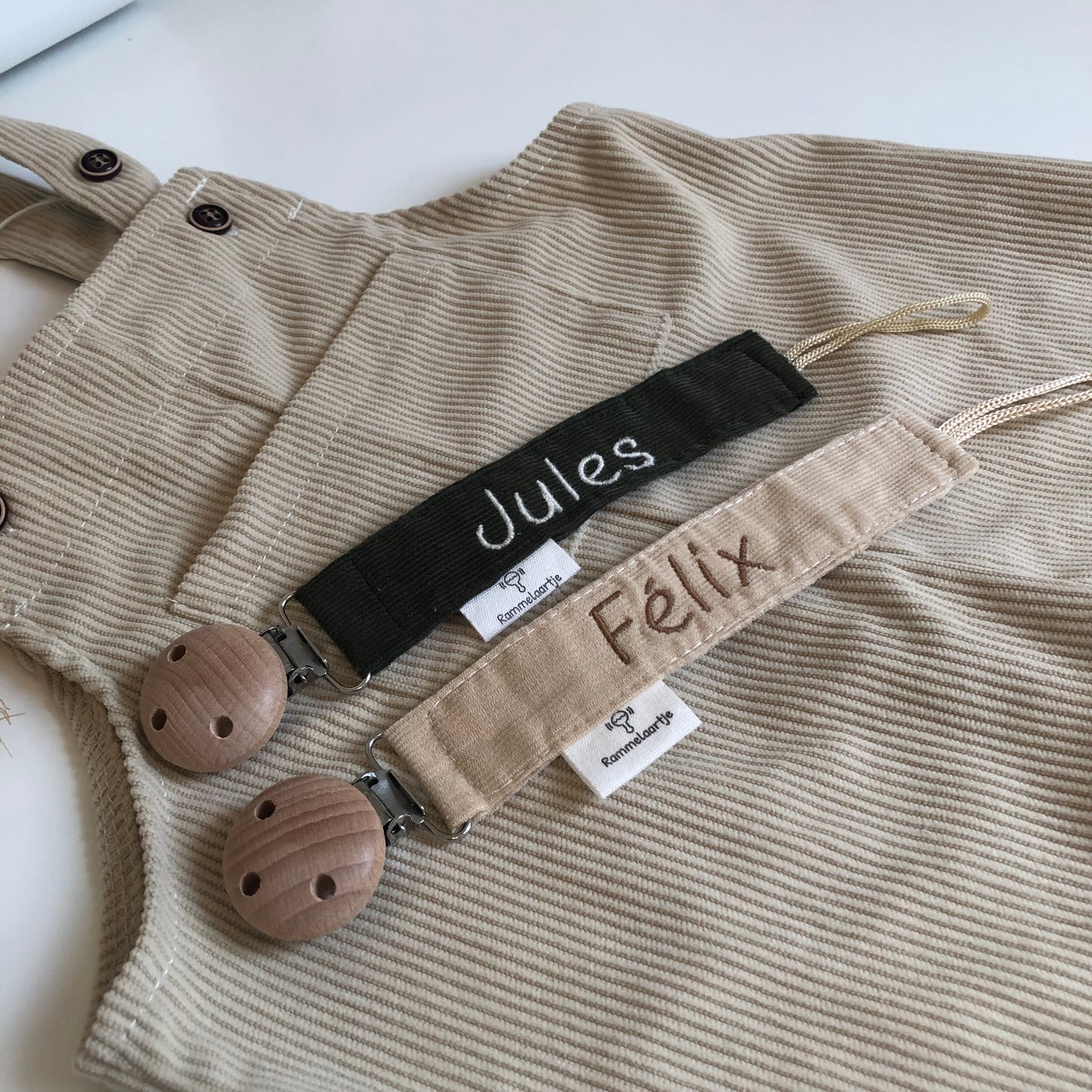 Corduroy speenkoord beige • Rammelaartje