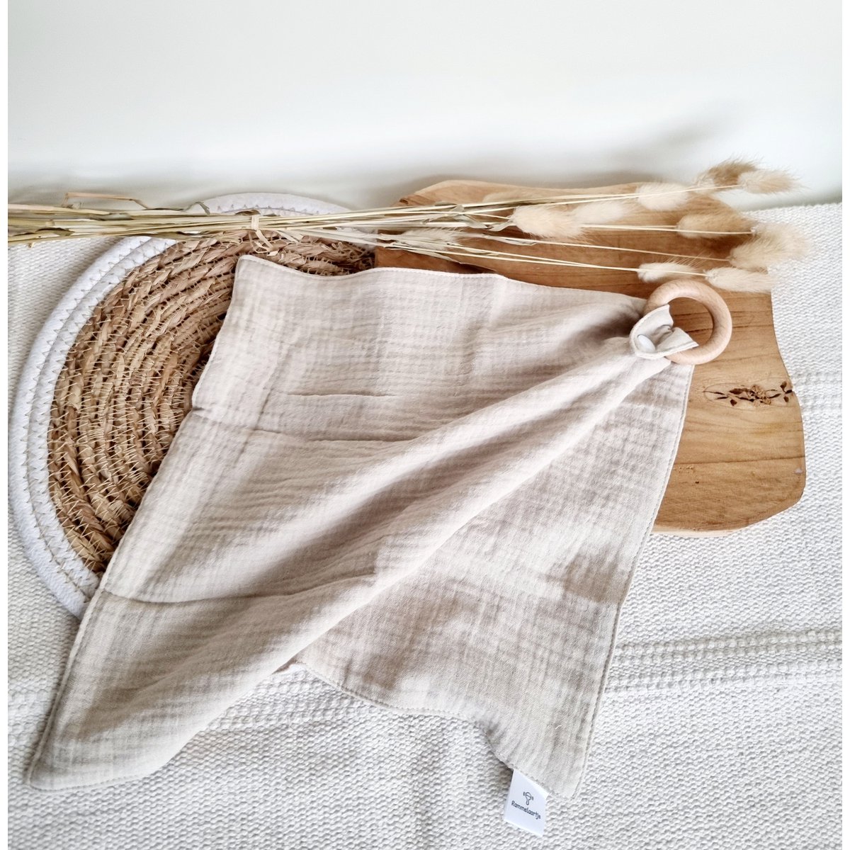 Knuffeldoekje met drukknopje Beige • Rammelaartje