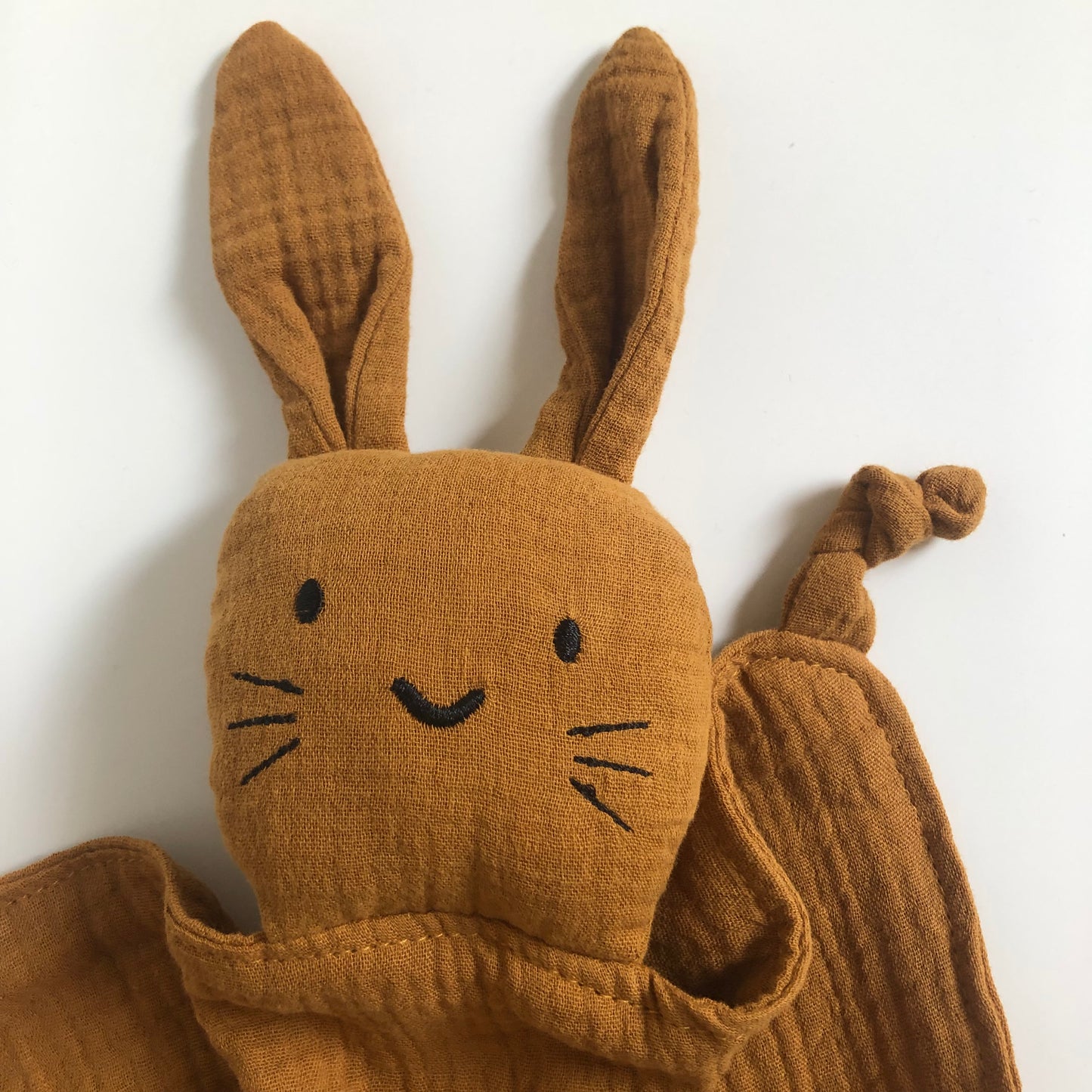 Knuffel konijn roodbruin • Rammelaartje
