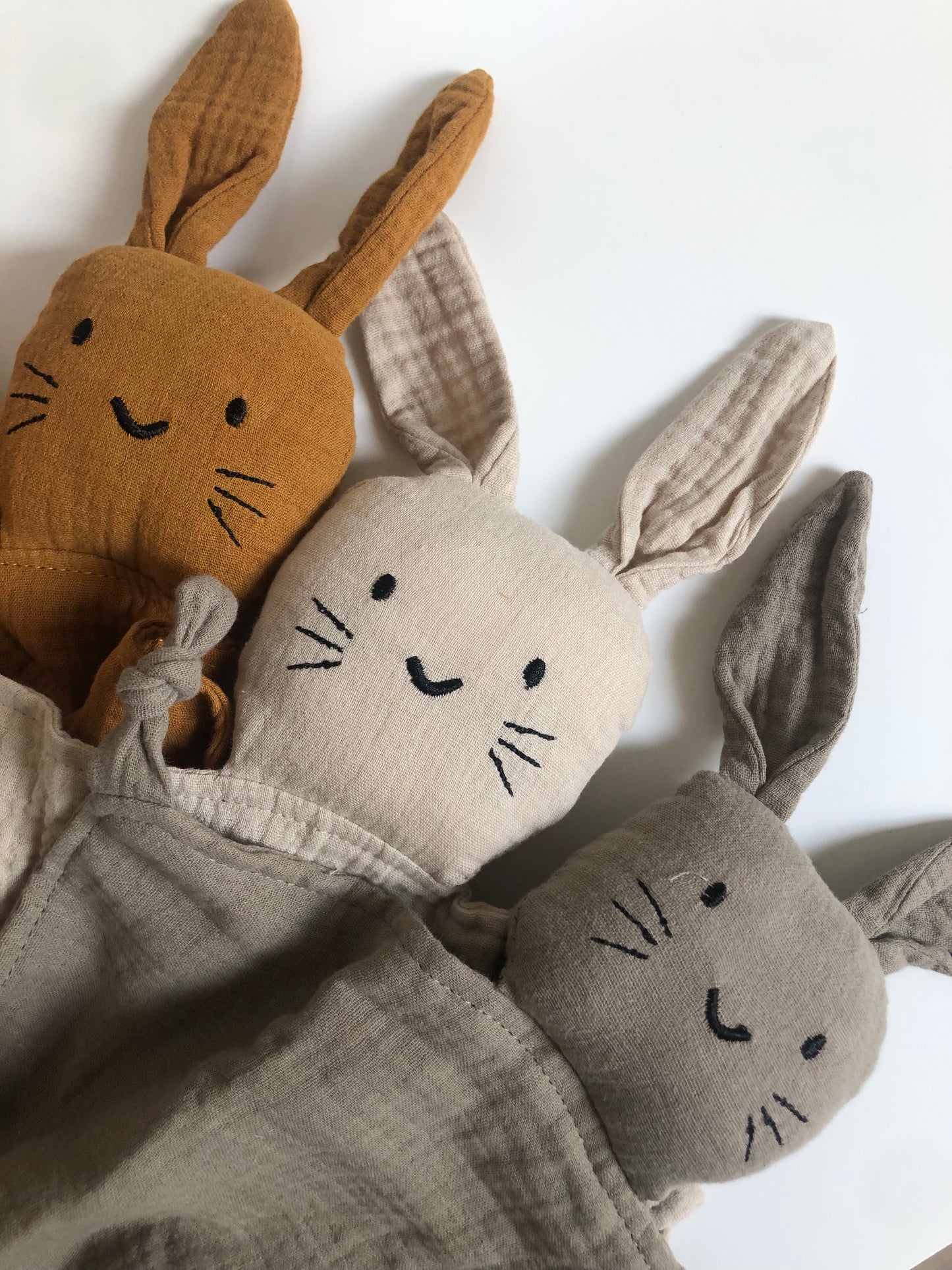 Knuffel konijn beige • Rammelaartje