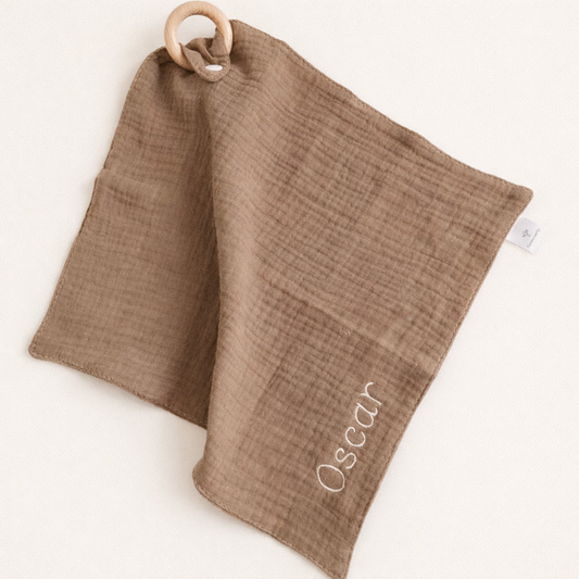 Knuffeldoekje met drukknopje zand • Rammelaartje